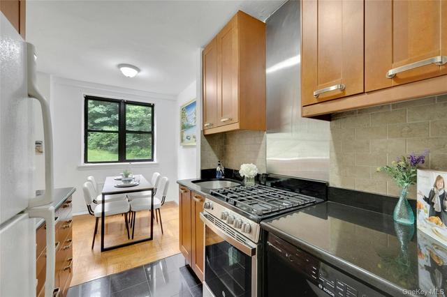 735 Kappock St #2F, New York, NY 10463