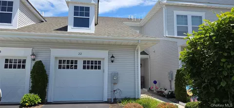 22 Cricket Ct, Shirley, NY 11967