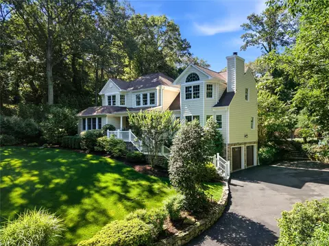 406 Brook Rd, Port Jefferson, NY 11777