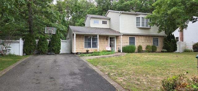 132 13th Ave, Holtsville, NY 11742