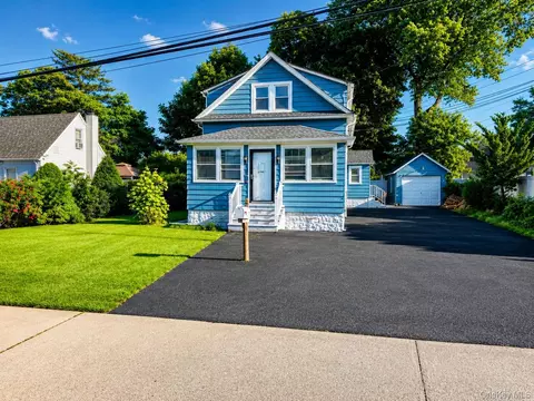 26 Flanders Pl, West Babylon, NY 11704