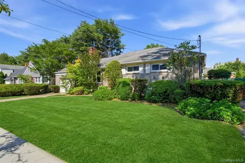 169 Landau Ave, Floral Park, NY 11001