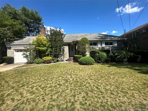 169 Landau Ave, Floral Park, NY 11001