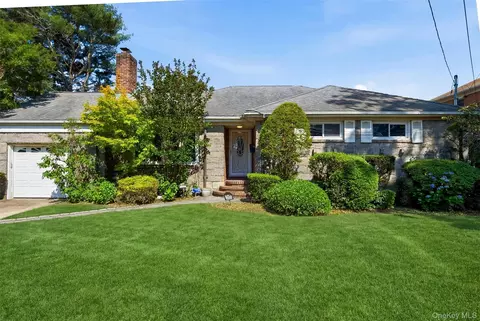 169 Landau Ave, Floral Park, NY 11001