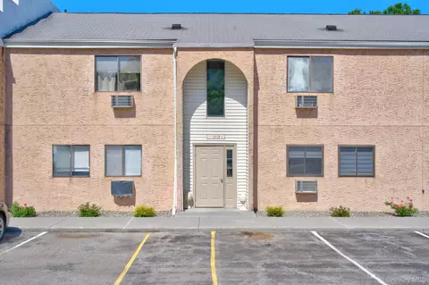 22 Scarborough Ln #D, Wappinger, NY 12590