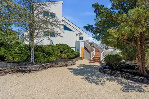 16 Meadow Ln, Westhampton Beach, NY 11978