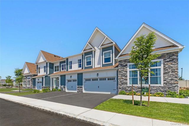 3 Juniper Ln #94, Yaphank, NY 11980