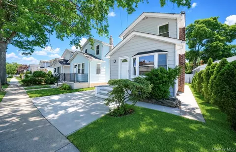 530 Washington Ave, West Hempstead, NY 11552
