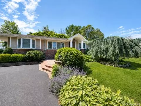 21 Kevin Rd, Commack, NY 11725