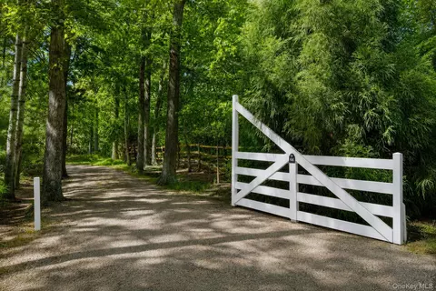 44 Georgica Close Rd, East Hampton, NY 11937