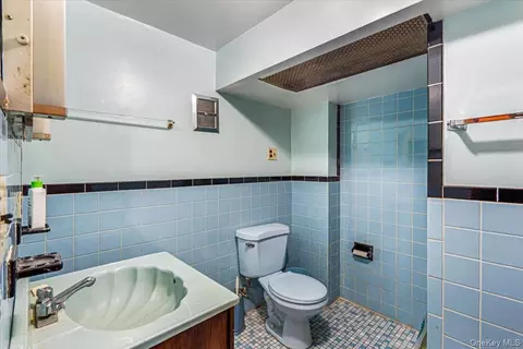 Bath - 32-07 148th St, Flushing, NY 11354 photo 4 of 4