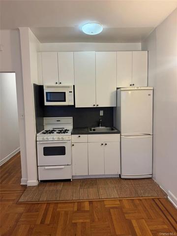 41-41 41st St #5N, Sunnyside, NY 11104