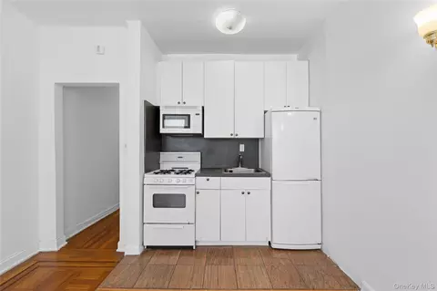 41-41 41st St #5N, Sunnyside, NY 11104
