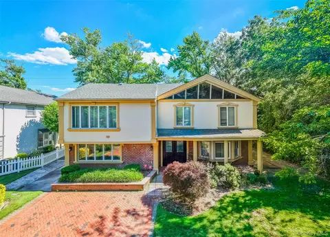 159 South Dr, North Hempstead, NY 11040
