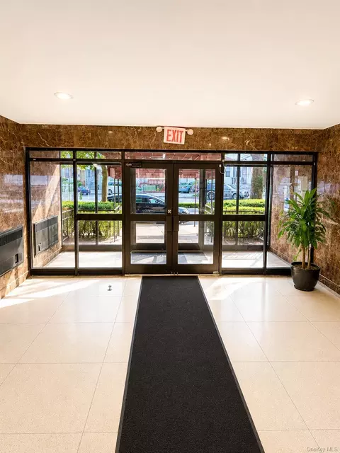 131-11 Kew Gardens Rd #4H, New York, NY 11418