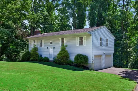 2 Verven Rd, Poughkeepsie, NY 12603