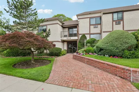 530 Hudson Ave, Cedarhurst, NY 11516