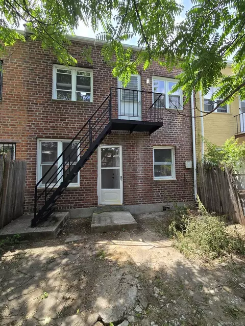 1161 E 101st St, Brooklyn, NY 11236