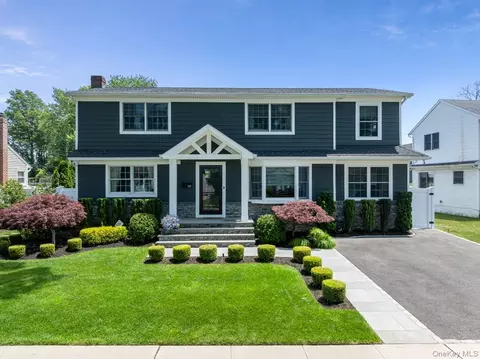 565 Kell Pl, Seaford, NY 11783