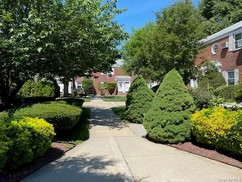 263-33 73rd Ave #A-2, Glen Oaks, NY 11004