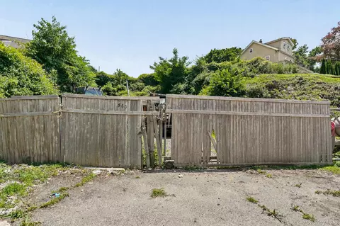 560 Commerce St, Mount Pleasant, NY 10532