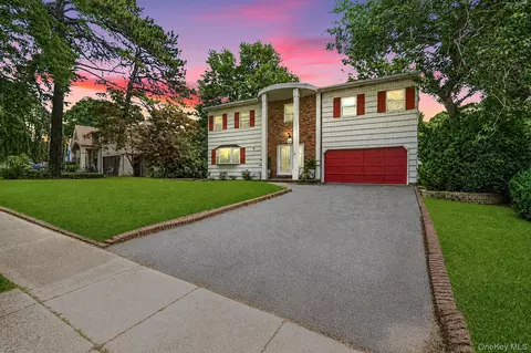 4 Tall Pines Ln, Nesconset, NY 11767