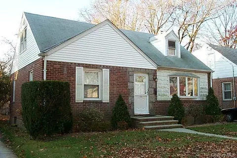 122 Kent Rd, Valley Stream, NY 11580