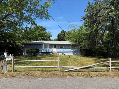 Exterior - 212 Union Ave, Brookhaven, NY 11772 photo 1 of 1