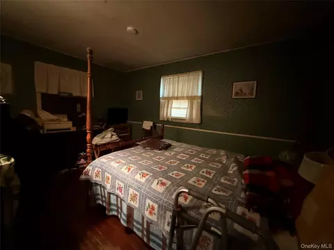 Bedroom - 212 Union Ave, Brookhaven, NY 11772 photo 4 of 6