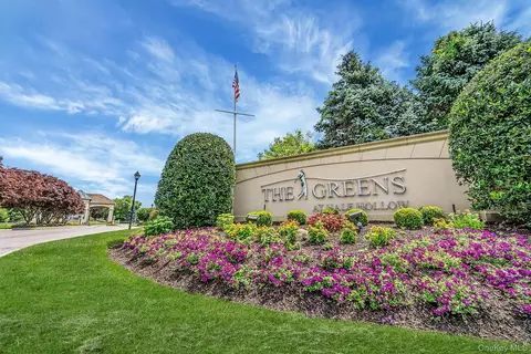 1130 Savoy Dr, Melville, NY 11747