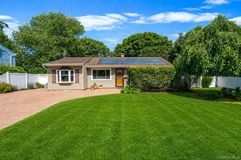 1053 Ocean Ave, Bay Shore, NY 11706