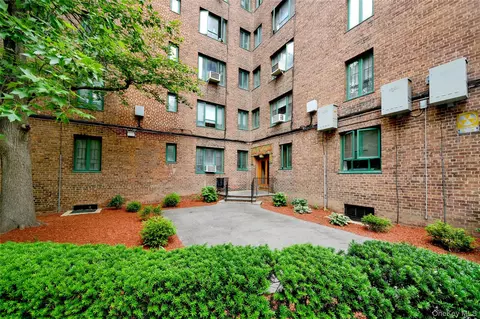 14 Metropolitan Oval #8G, New York, NY 10462