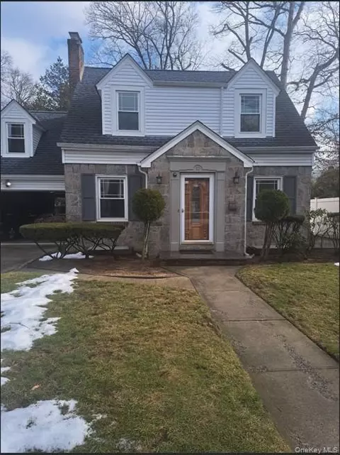 12 Maryland Ave, Freeport, NY 11520