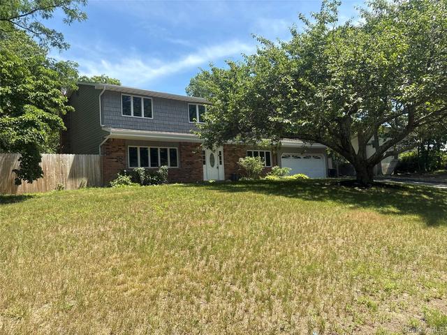 111 Pine St, Port Jefferson Station, NY 11776