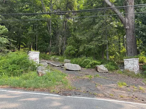 86 Buckberg Rd, Stony Point, NY 10980