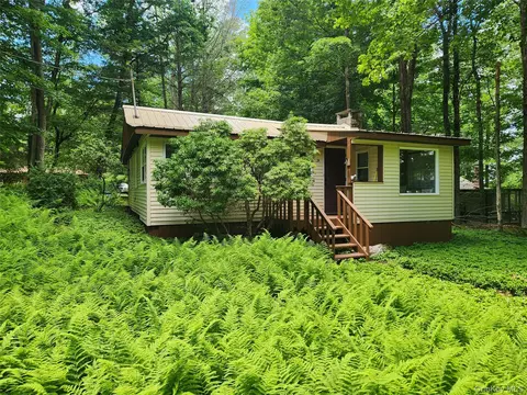 24 Eldridge St S, Bethel, NY 12778