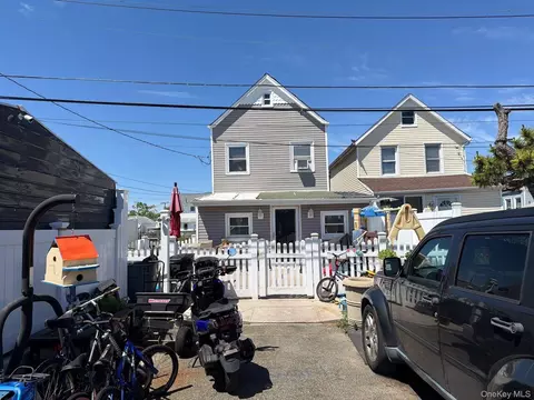 4 Bayview Ave, Howard Beach, NY 11414