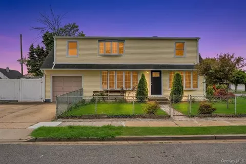 163 Miller Rd, Hicksville, NY 11801