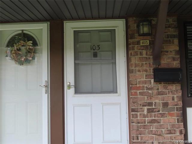 103 Mariners Way, Copiague, NY 11726