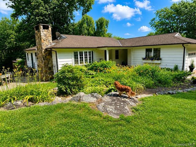 10 Apple Tree Ln, Pound Ridge, NY 10576