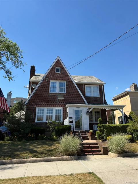 13812 Rockaway Beach Blvd, New York, NY 11694
