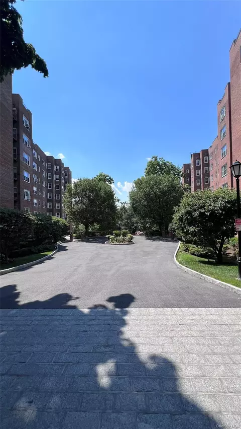 290 Collins Ave #8E, Mount Vernon, NY 10552