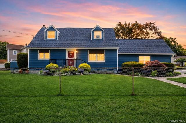 87 Center St, Lake Ronkonkoma, NY 11779