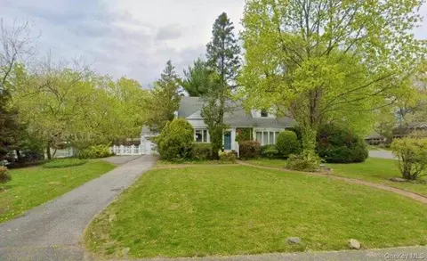 2 Greenway, North Hempstead, NY 11576