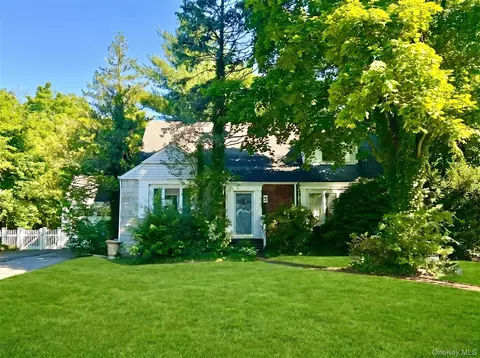 2 Greenway, North Hempstead, NY 11576