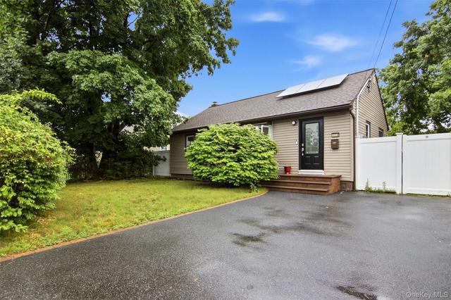 114 Davidson St, Wyandanch, NY 11798