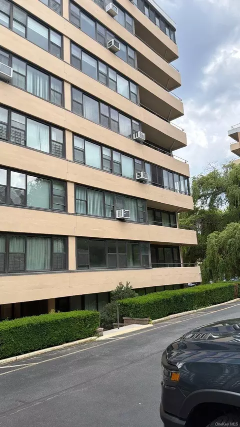 166-10 Powells Cove Blvd #2C, Whitestone, NY 11357