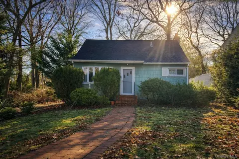 370 Boulder St, Ronkonkoma, NY 11779
