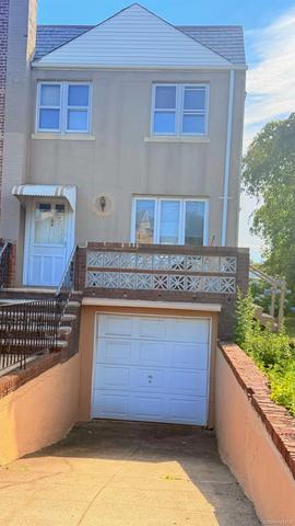 5750 82nd St, New York, NY 11379