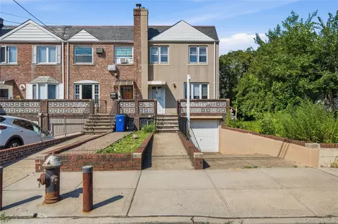 5750 82nd St, New York, NY 11379